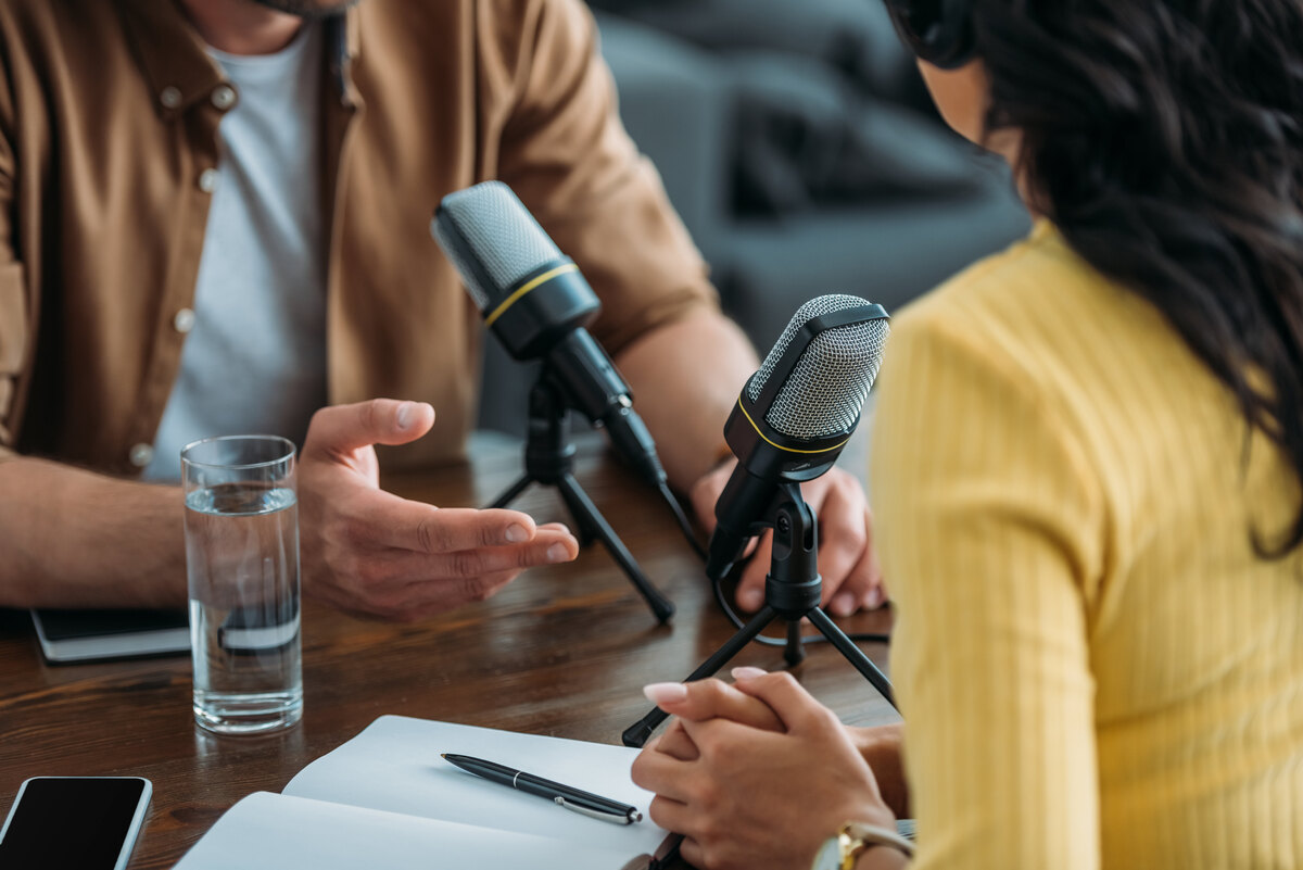 O Futuro dos Podcasts Jornalísticos no Brasil: Por Que o Áudio Está Dominando a Informação