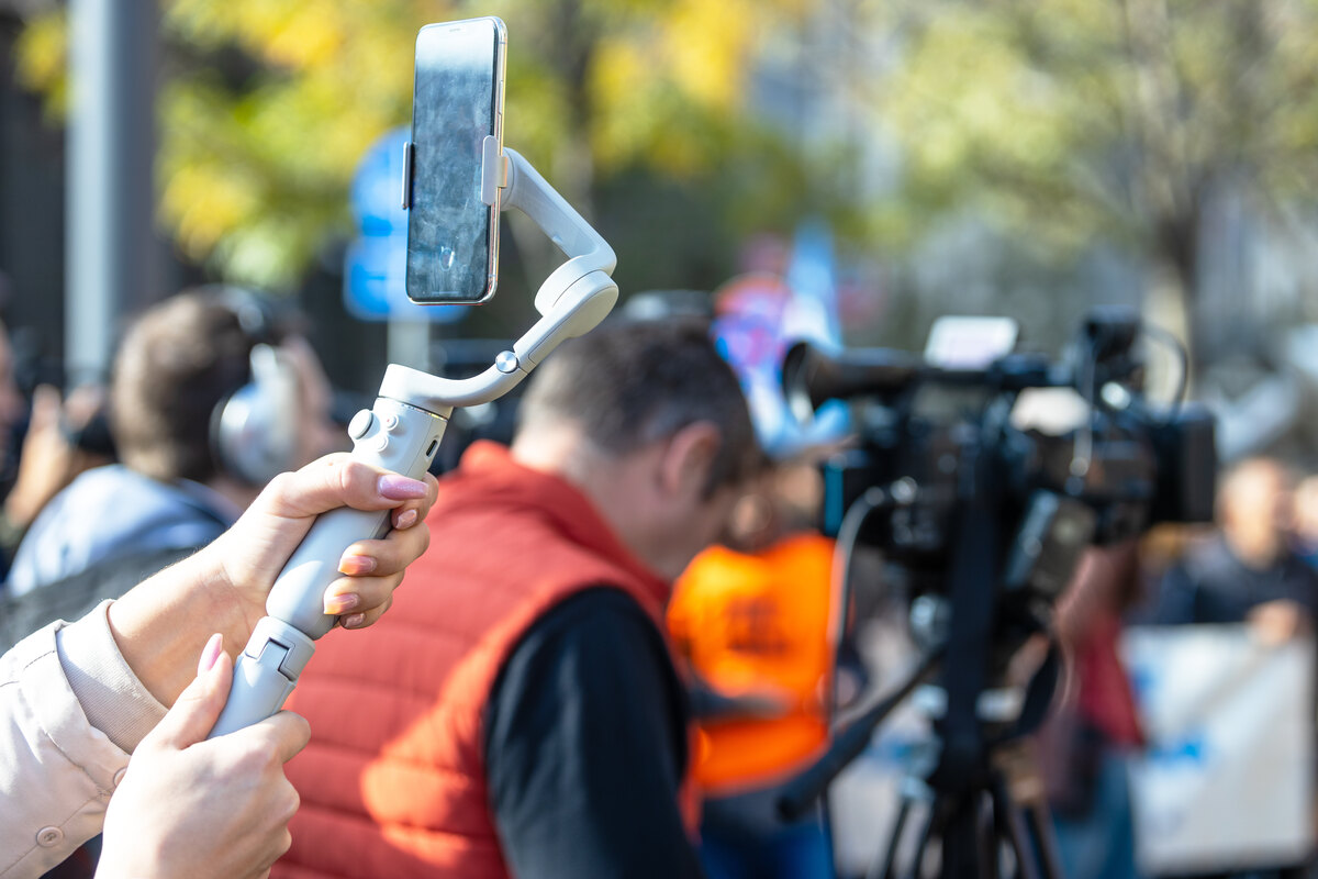 Jornalismo e Redes Sociais: Como a Informação Está Sendo Construída em Tempo Real